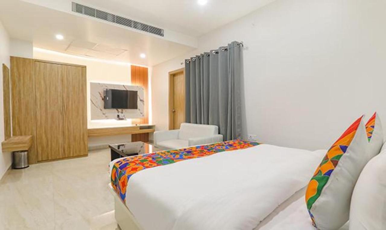 Fabhotel Golf Inn Golf Course Road Gurgaon Exteriör bild